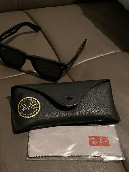 Doua perechi de ochelari de soare RayBan